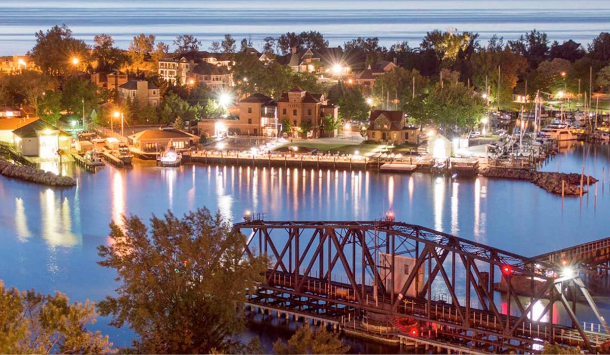  Outdoor living with smart lighting, entertainment and networking in St. Joseph, MI